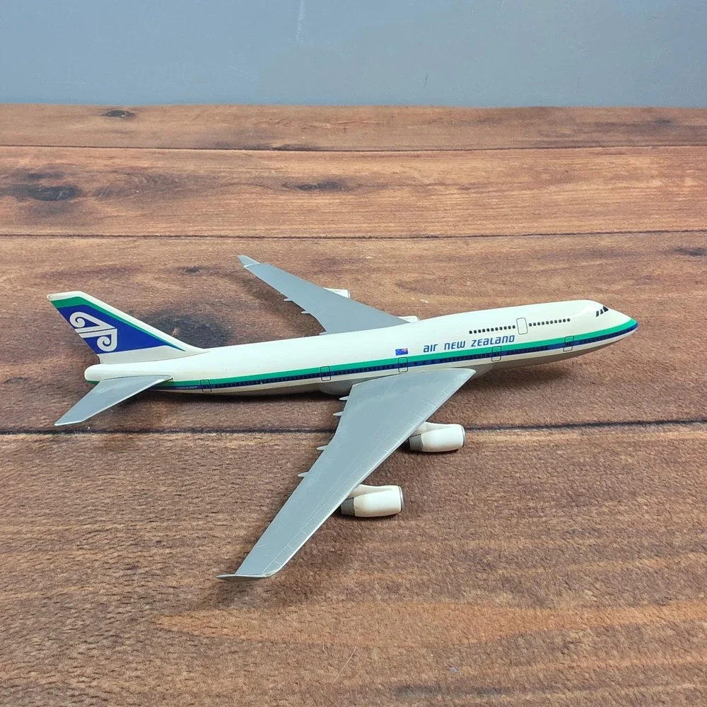 Air New Zealand Boeing 747-400 Airplane Model OS White Excellent Pacific Wave